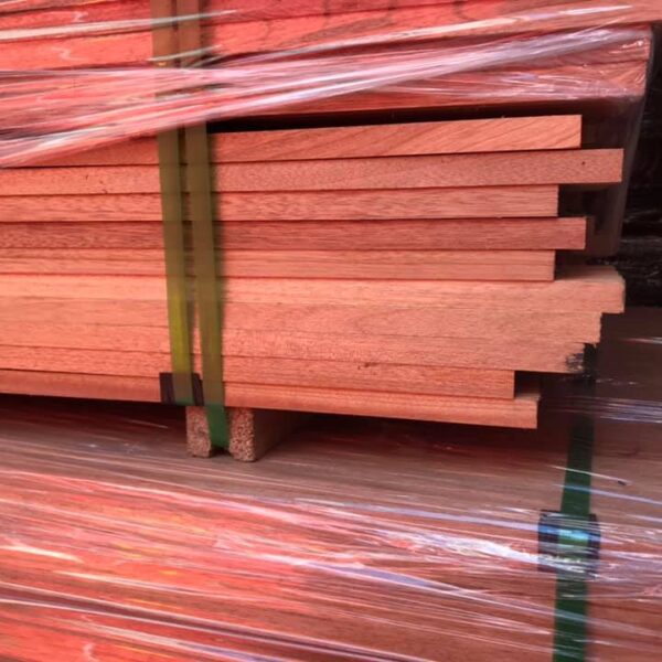 gỗ marenti đỏ